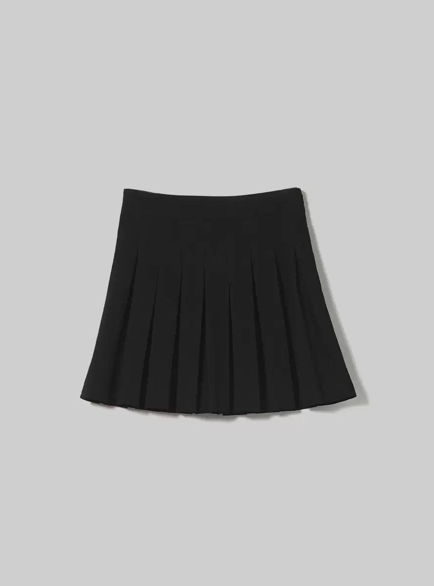 Women Bk1 Black Mini Skirt With Pleats Skirts And Shorts - 4