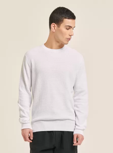 Wh2 White Men Textured Crew-Neck Pullover Sweaters