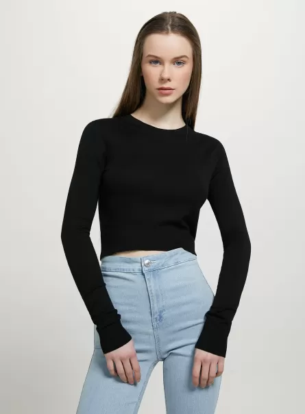 Bk1 Black Women Sweaters Cropped Crew-Neck Pullover